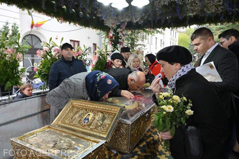 Cel mai mare pelerinaj ortodox din estul Europei, al Sfintei Parascheva, începe mai devreme. Credincioșii se pot închina la moaștele Sfintei începând cu 7 octombrie, la Catedrala Metropolitană