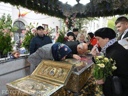 Cel mai mare pelerinaj ortodox din estul Europei, al Sfintei Parascheva, începe mai devreme. Credincioșii se pot închina la moaștele Sfintei începând cu 7 octombrie, la Catedrala Metropolitană