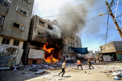Confruntări în Gaza: peste 100 de morți în busculadă