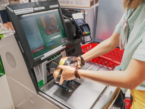 Magazine fără casieri la Auchan. Planul retailerului după această decizie