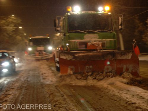 Ciclonul polar a ajuns în România: drumuri blocate de zăpezi, școli închise și zboruri anulate