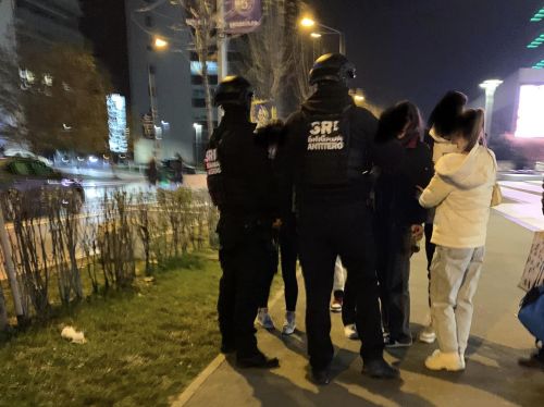 Amenințări cu briceagul la Promenada Mall din Capitală