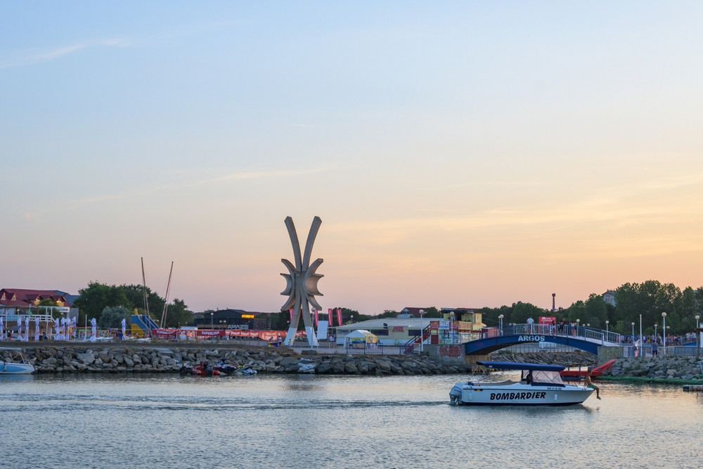 Tragedii în lanț pe litoralul românesc. Un bărbat a murit înecat în mare, la Costinești