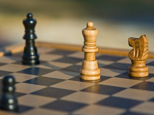 Minunea șahului argentinian: Faustino Oro, copilul de 10 ani care l-a învins pe Magnus Carlsen