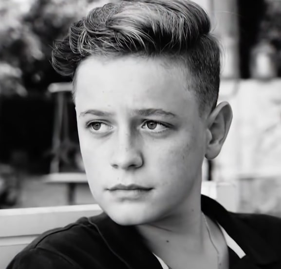 Cine este Aris Eram de la America Express. Cu ce se ocupă fiul Andreei Esca