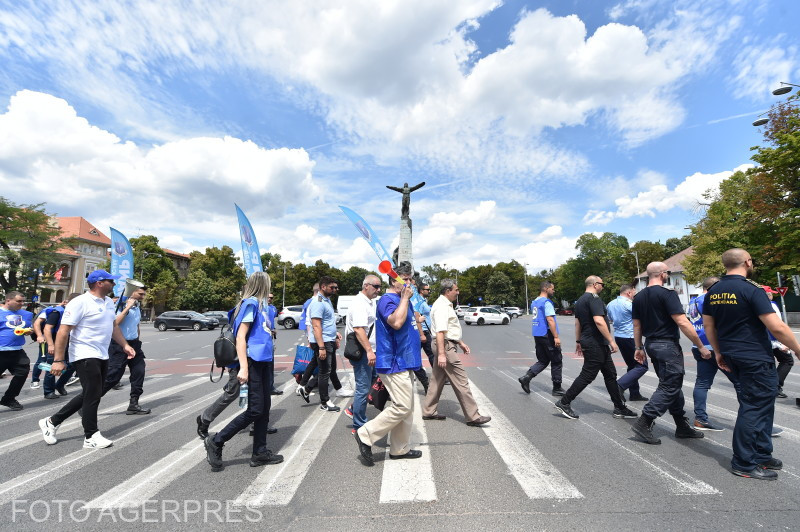 Protest la sediul Ministerului de Interne. Polițiștii își cer drepturile în stradă