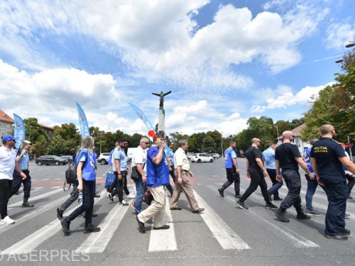 Protest la sediul Ministerului de Interne. Polițiștii își cer drepturile în stradă
