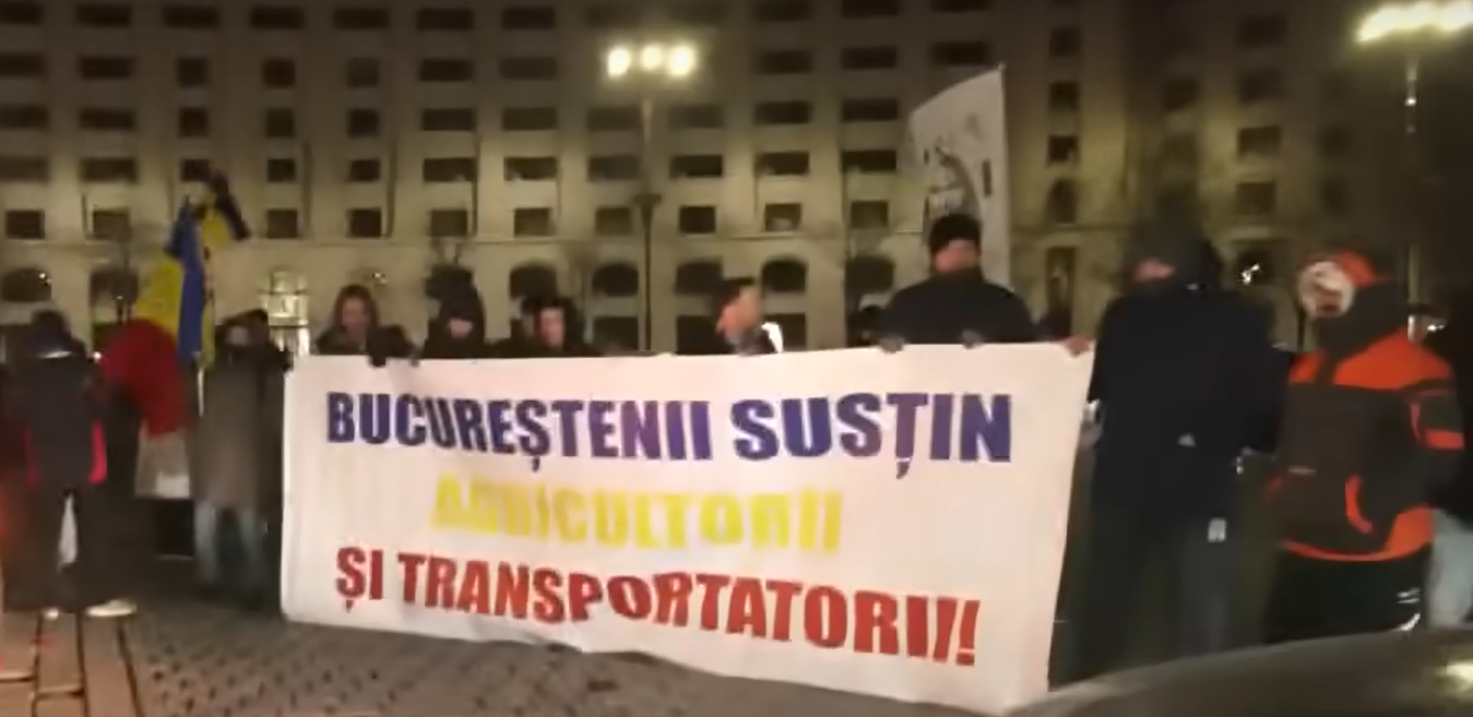 Bucureștenii au protestat în fața Palatului Parlamentului, în semn de susținere pentru fermieri și transportatori