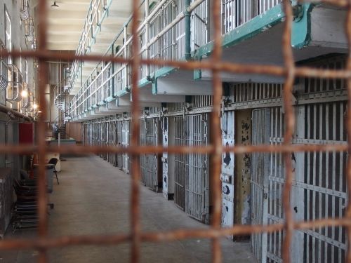 Condamnat la 26 de ani de închisoare pentru uciderea fiicei concubinei sale