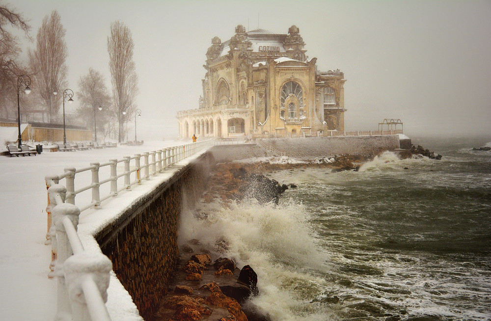 Toate porturile de la Marea Neagră vor rămân închise, din cauza vântului puternic