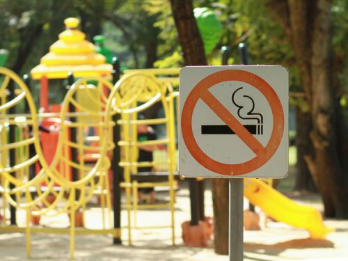 Fumatul ar putea fi interzis în mașină și în parcuri. În ce condiții