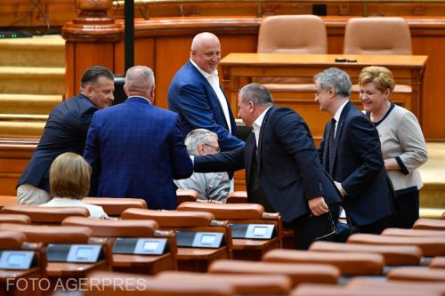 Coaliția de guvernare se confruntă cu blocaje în stabilirea listelor pentru europarlamentare și reglementarea traseismului politic