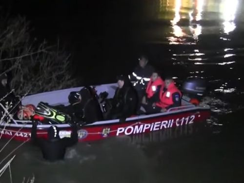 O barcă cu 12 persoane s-a scufundat în râul Mureș. Bărbatul care conducea barca, reținut la Periam Port