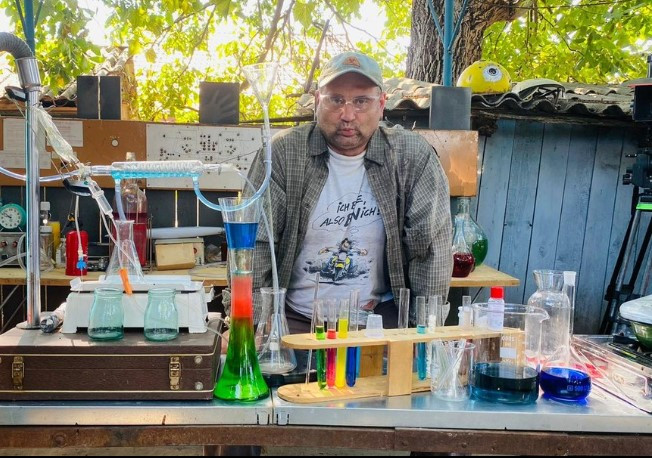 Cu cine este înrudit Adrian Văncică, Celentano din „Las Fierbinți”? Este un personaj important din istoria României