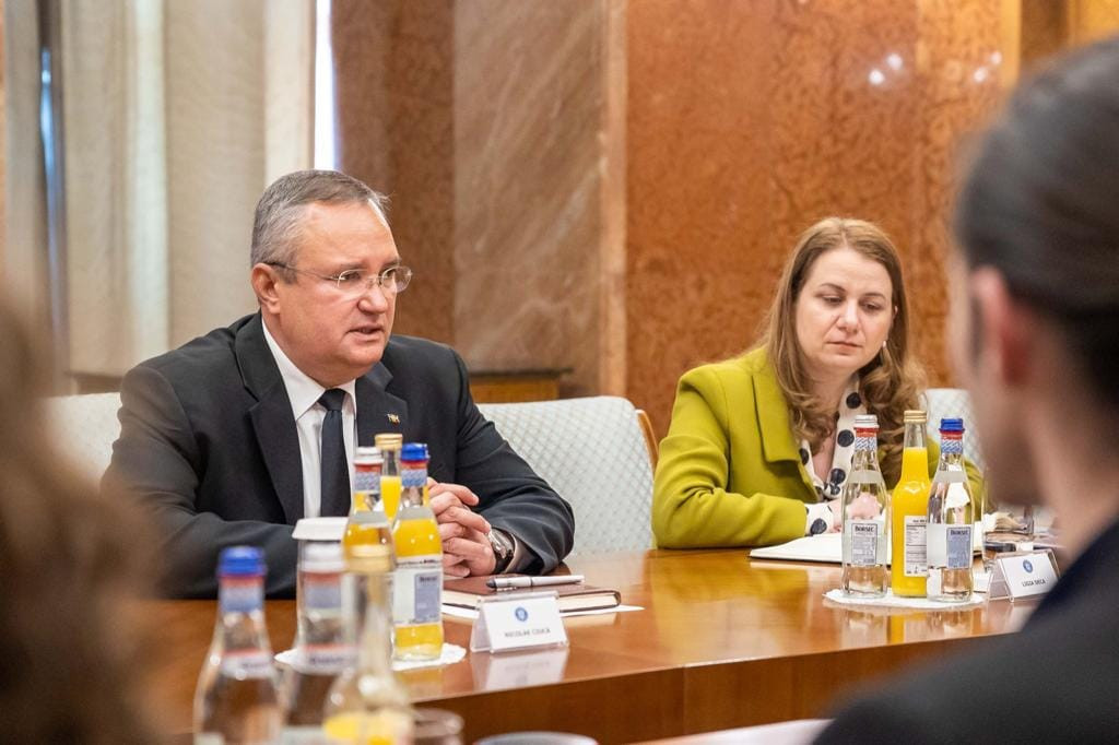 Nicolae Ciucă le-ar fi cerut elevilor şi părinţilor să pună presiune asupra profesorilor. Le-a propus protestatarilor să le mărească salariile