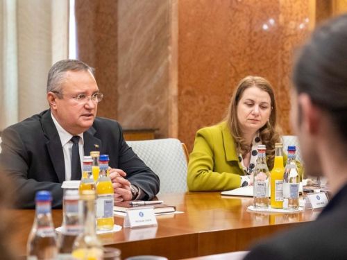 Nicolae Ciucă le-ar fi cerut elevilor şi părinţilor să pună presiune asupra profesorilor. Le-a propus protestatarilor să le mărească salariile