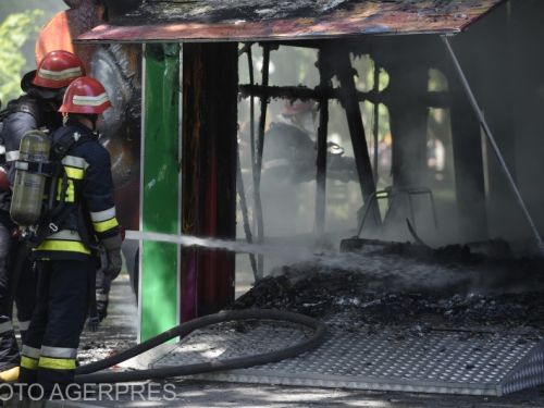 Situație șocantă în Arad. O femeie cu slăbiciune la pompieri a incendiat intenționat de 5 ori casele vecinilor doar ca să vadă militarii în acțiune