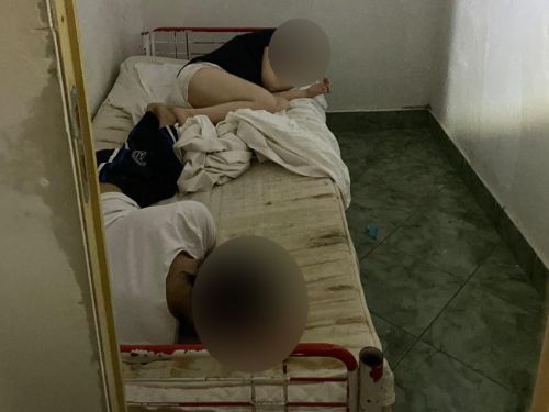 Nou azil al groazei în Mureș; bolnavii ținuți în beci. 30 de persoane au fost mutate, după descoperiri cutremurătoare