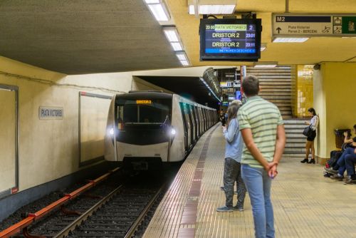 Investigație Metrorex după incidentul cu trenul de metrou circulând cu ușile deschise