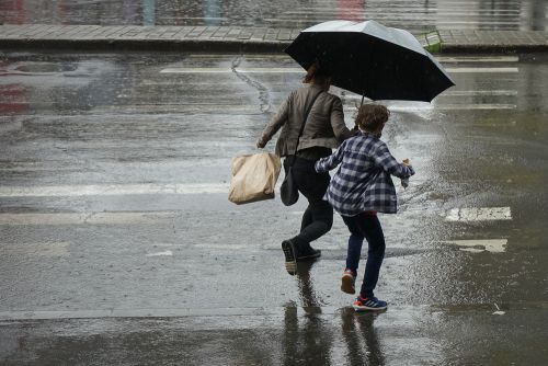 Uraganul Beryl provoacă pagube semnificative în Texas şi pierderi de vieţi omeneşti