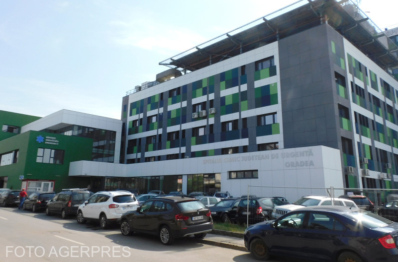 Încăierare într-un spital din Oradea între trei doctorițe. S-au luat la bătaie din cauza unei glume făcute pe grupul de WhatsApp