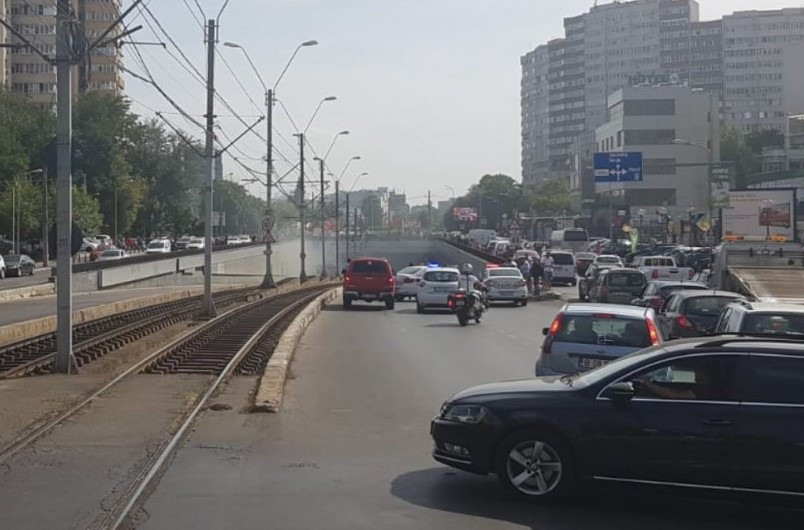 Incendiu în Pasajul Lujerului din București. De la ce a izbucnit deflagrația