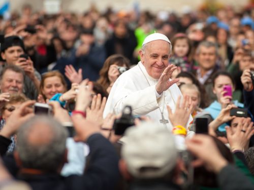 Papa Francisc a ținut o slujbă în faţa a peste 100.000 de oameni, la Budapesta
