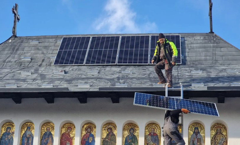 Bisericile vor panouri fotovoltaice. Fondurile de la stat pentru parohii s-au epuizat în mai puțin de două minute