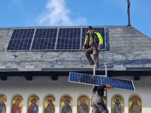 Bisericile vor panouri fotovoltaice. Fondurile de la stat pentru parohii s-au epuizat în mai puțin de două minute