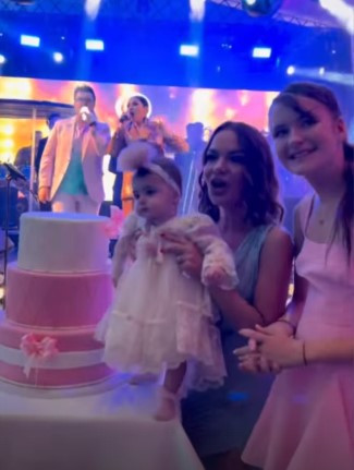 Andreea Antonescu, botez cu 200 de invitați. Artista a început să plângă în timpul evenimentului