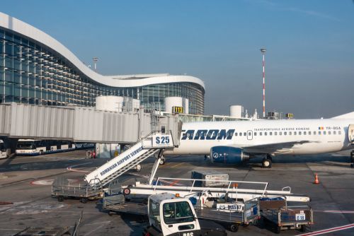 Avion TAROM întors pe Aeroportul Otopeni după ce a fost lovit de fulger