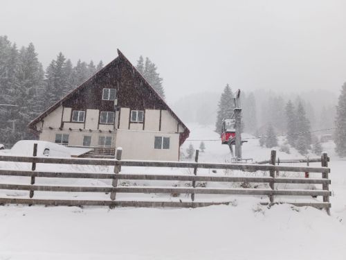 Asociația Montană Carpați și Salvamont România inaugurează împreună primul Centru Național de Educație Montană, în inima Bucegilor