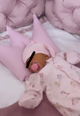 Adriana Simionescu, primele imagini cu fiica sa. Întrega familie este în culmea fericirii: „Un bebeluș foarte cuminte”