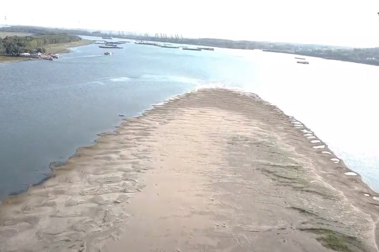 Insula din mijlocul Dunării care apare și dispare în fiecare vară. Oamenii sunt speriați de acest fenomen