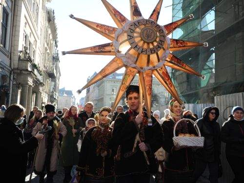 Războiul mută Crăciunul. Ucraina îşi mută prin lege Crăciunul de la 7 ianuarie la 25 decembrie, pentru a se distanța de Rusia