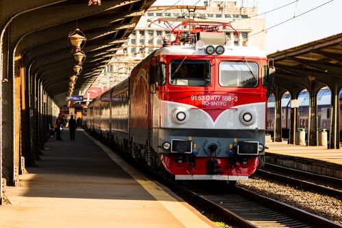 Accident feroviar fără victime în Brașov: Mașină a corpului diplomatic lovită de tren