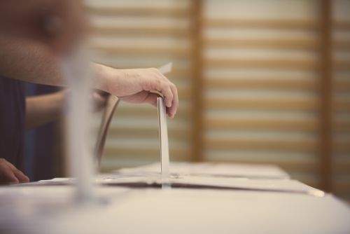 Rezultate parţiale alegeri locale 2024: PSD conduce, urmat de PNL şi AUR