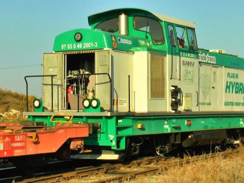 Prima locomotivă românească hibrid. Inginerii au făcut o bijuterie dintr-o vechitură de 40 de ani