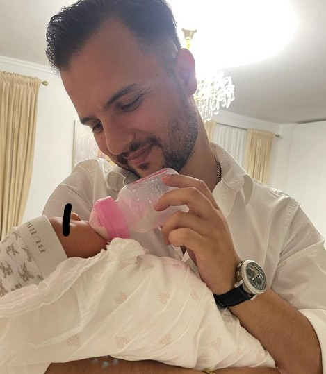 Adriana Simionescu, primele imagini cu fiica sa. Întrega familie este în culmea fericirii: „Un bebeluș foarte cuminte”