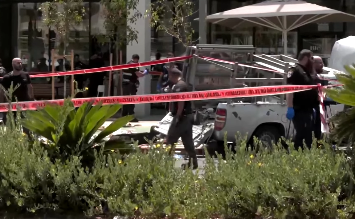 Atentat la Tel Aviv. Un bărbat a intrat cu mașina în mulțime. Cel puțin nouă persoane au fost rănite