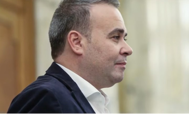 Darius Vâlcov s-a predat poliției din Italia. Fostul ministru de Finanțe este condamnat la 6 ani de închisoare