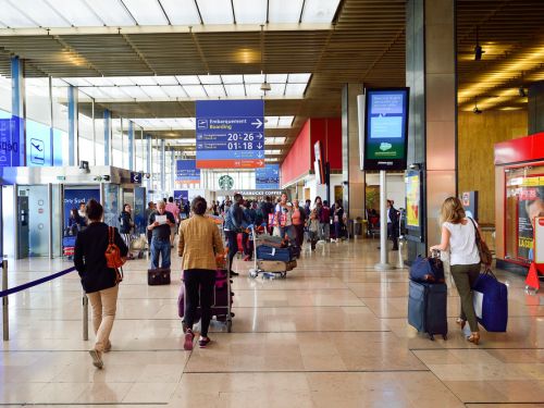 O nouă atenționare de călătorie pentru românii din Franța. Zboruri anulate și circulație feroviară perturbată