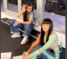 Theo Rose și Irina Rimes au îngropat securea războiului. Artistele lansează o piesă împreună, după scandalul de la Vocea României