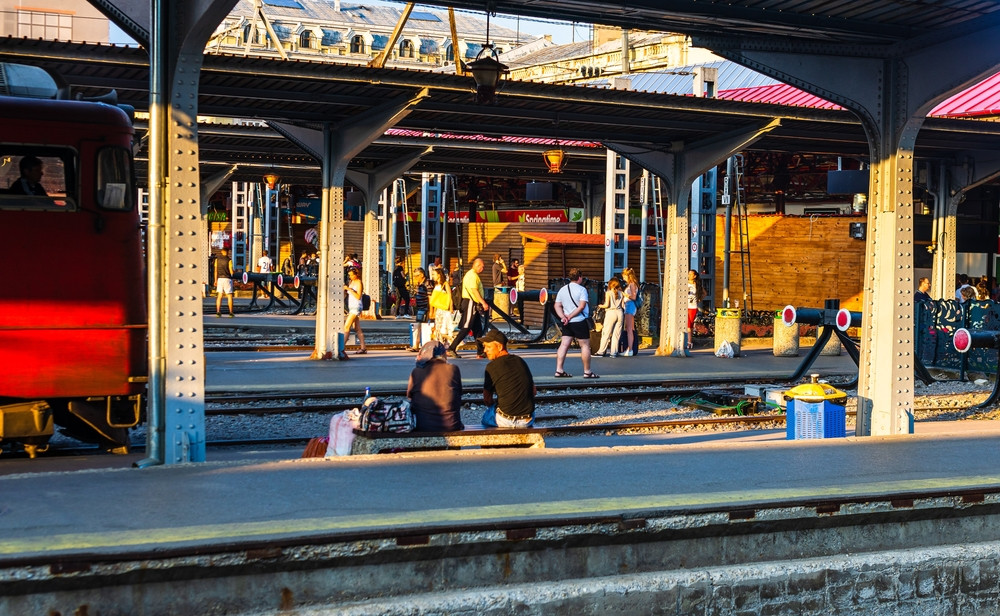 Studenții vor avea 90% reducere la biletele de tren. S-a majorat și vârsta de acordare a reducerii