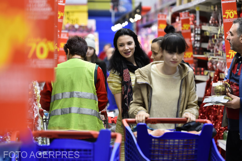 Majoritatea românilor preferă produsele autohtone, chiar la prețuri mai mari, arată un sondaj INSCOP