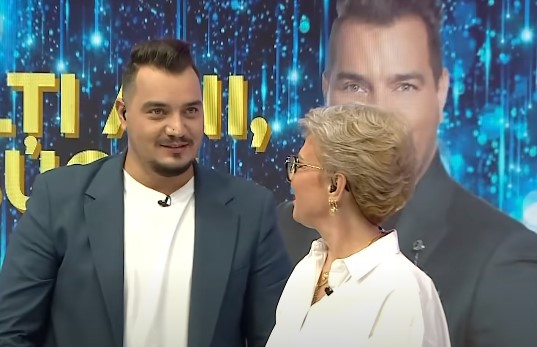 De ce nu merge Teo Trandafir la nunta lui Bursucu. Prezentatorul se căsătorește astăzi: „Voi fi alături de el cu inima”