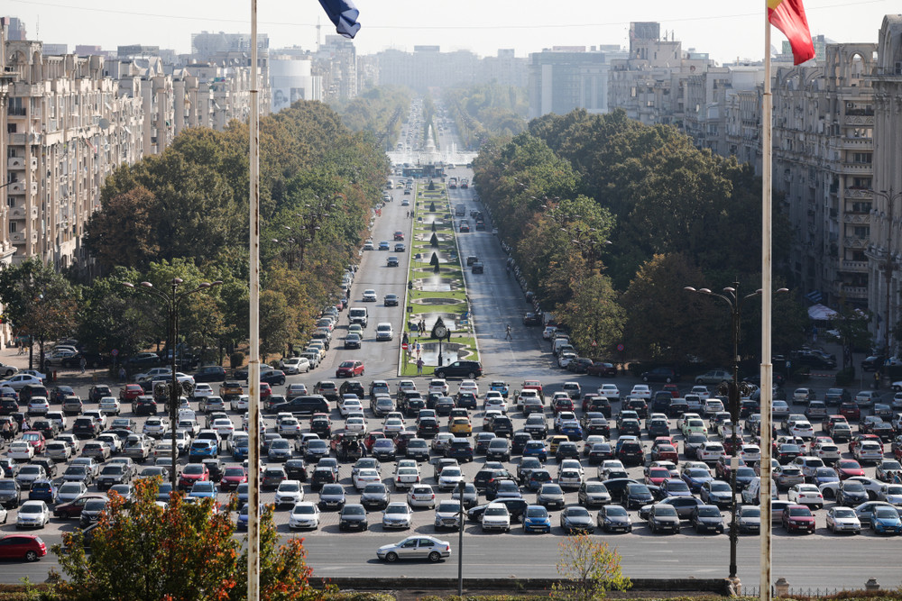 Nicuşor Dan: „Vom monta stâlpişori care să interzică parcarea pe trotuar gratuit în centrul Capitalei”