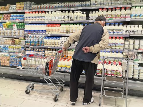 Prețul laptelui se ieftinește cu 20%, de la 1 Mai, însă doar în anumite condiții. Motivul