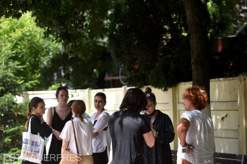 Anchete după BAC 2023. Dispozitivul prin care un elev a transmis pe reţelele sociale subiectele de la Geografie, din examen