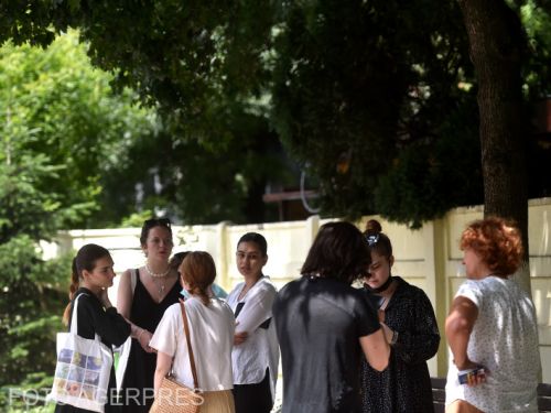 Anchete după BAC 2023. Dispozitivul prin care un elev a transmis pe reţelele sociale subiectele de la Geografie, din examen